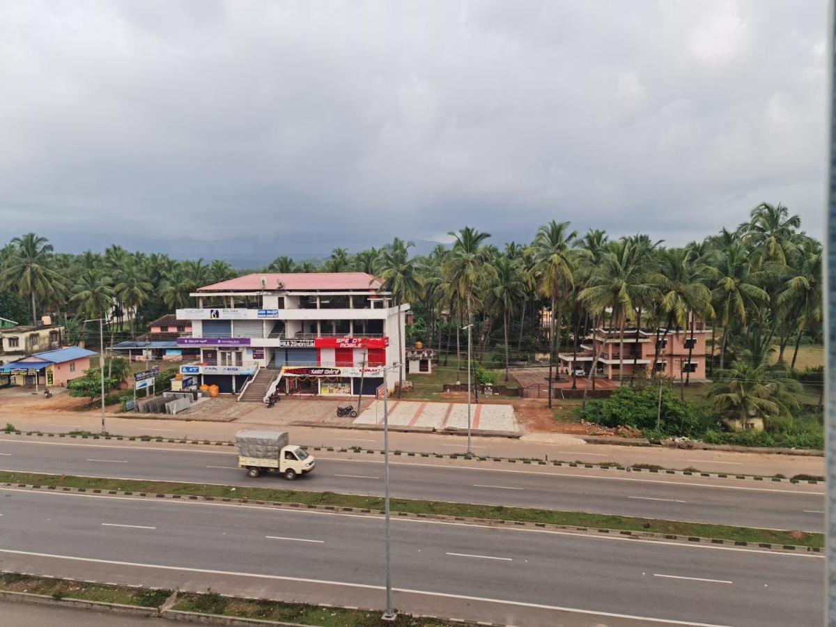 Hotel Blue Rays Bainduru Exterior foto